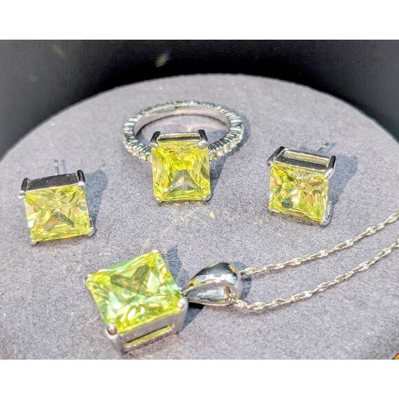 Demi-Parure Set of Green Apple Crystal Silver Tone Rhinestone Jewelry - Picture 1 of 10